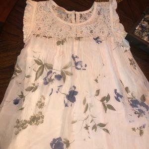 It’s a gorgeous blouse !